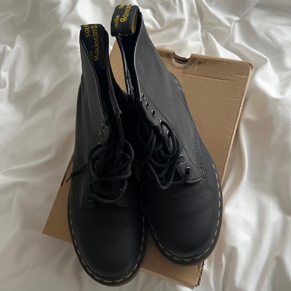 COPY - DR. MARTENS 1460 LACE UP BOOTS Men - Picture 5 of 8